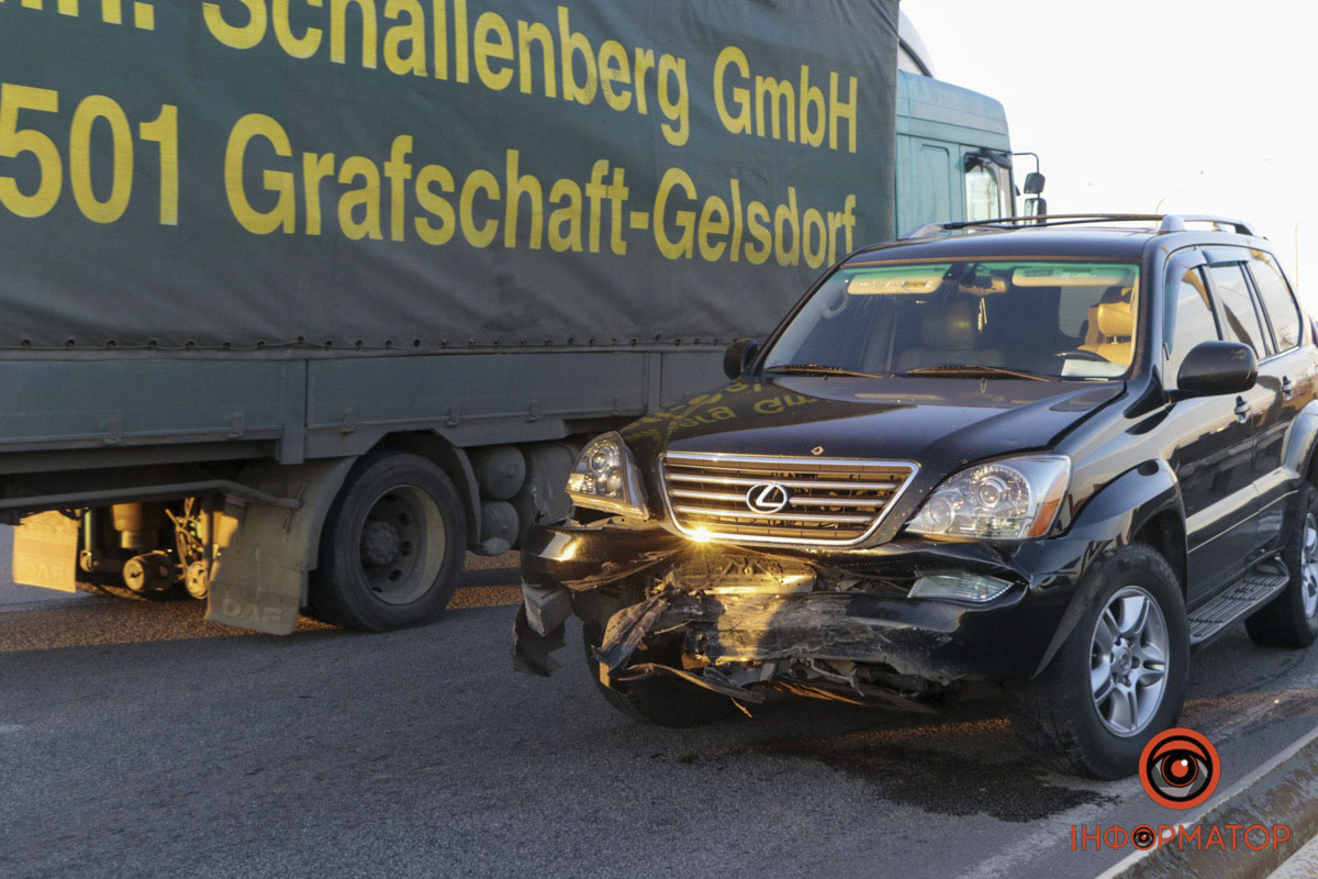       Lexus   ,  Renault   :  