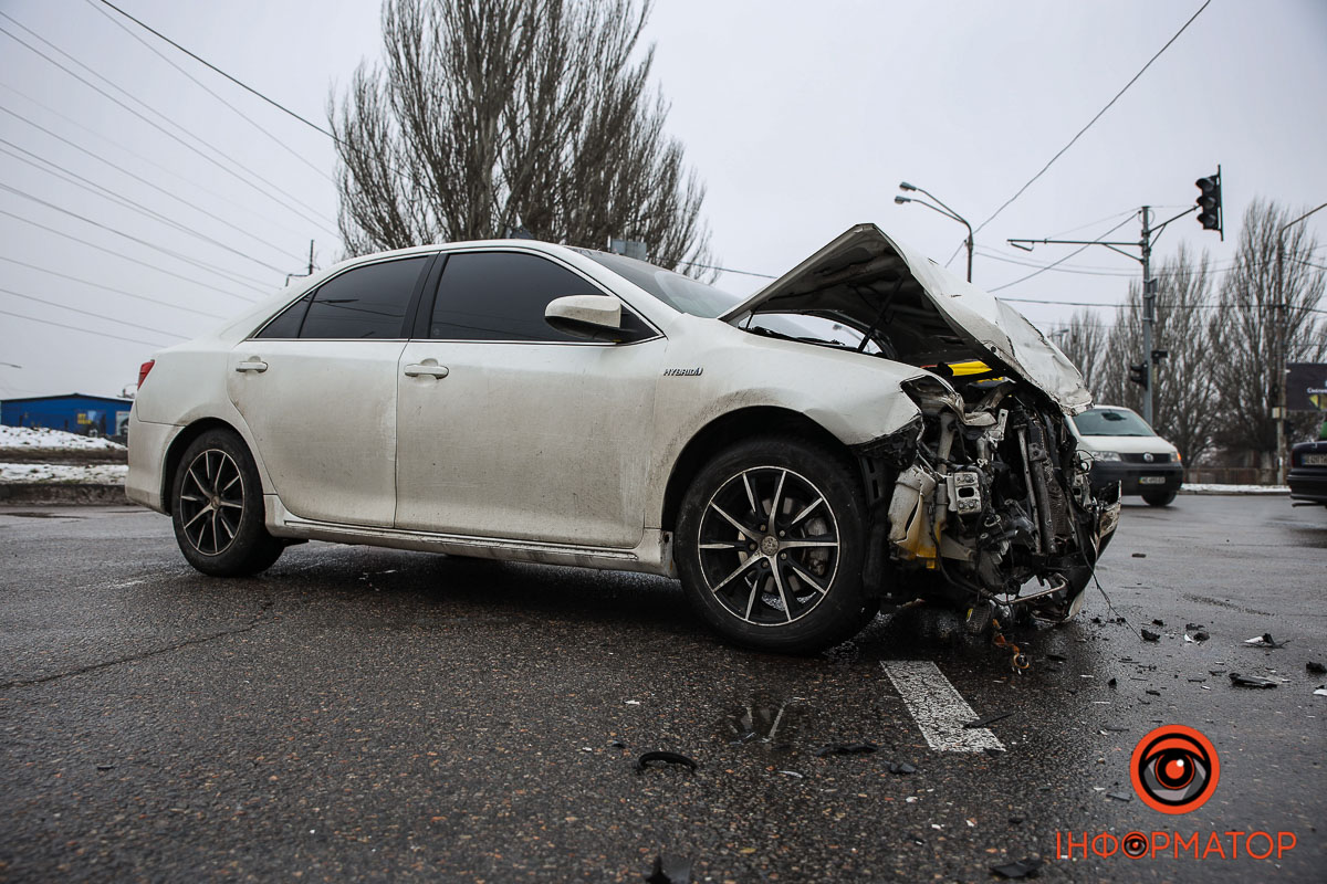        Toyota  Mercedes:  
