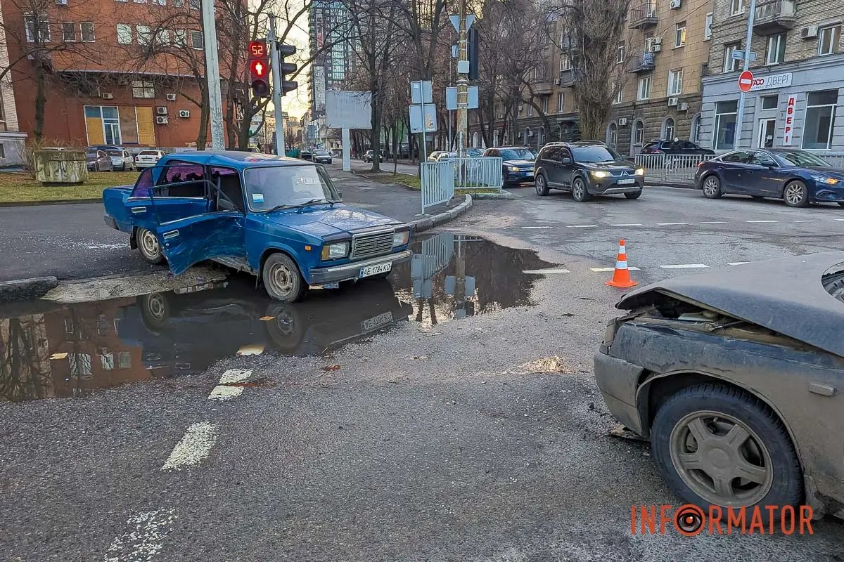     ѳ       :  