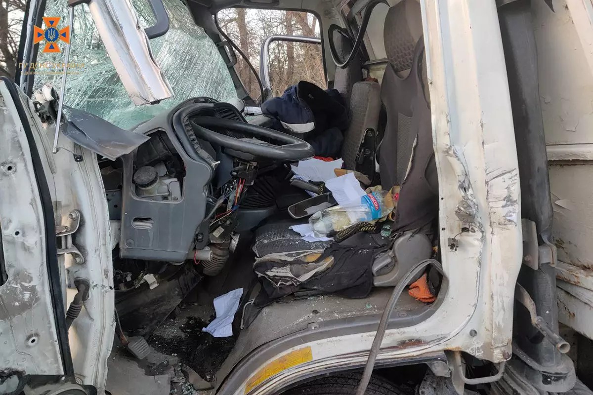 На Кайдацькому мосту в Дніпрі постраждав водій вантажівки
