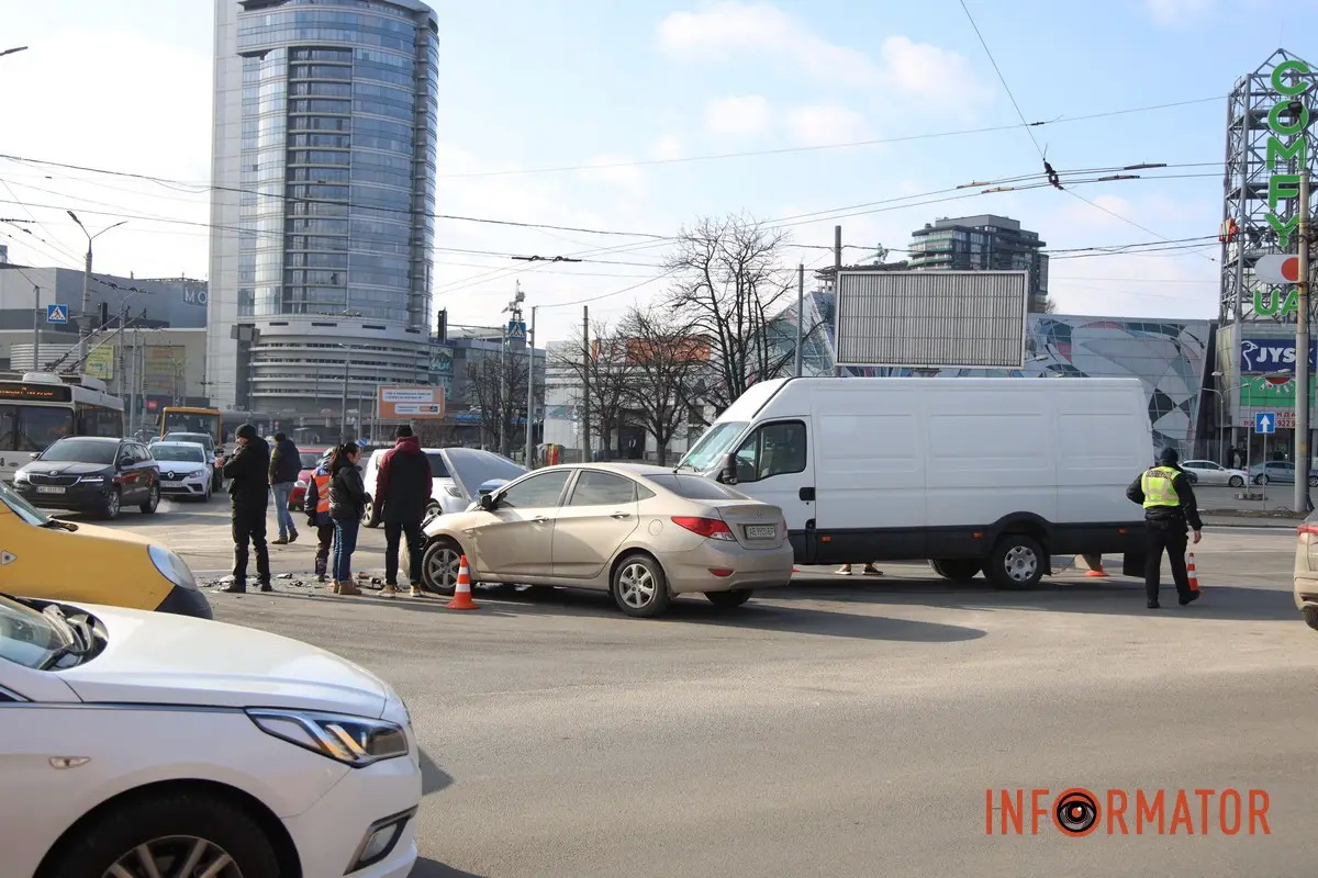     ѳ     Hyundai  Iveco:  