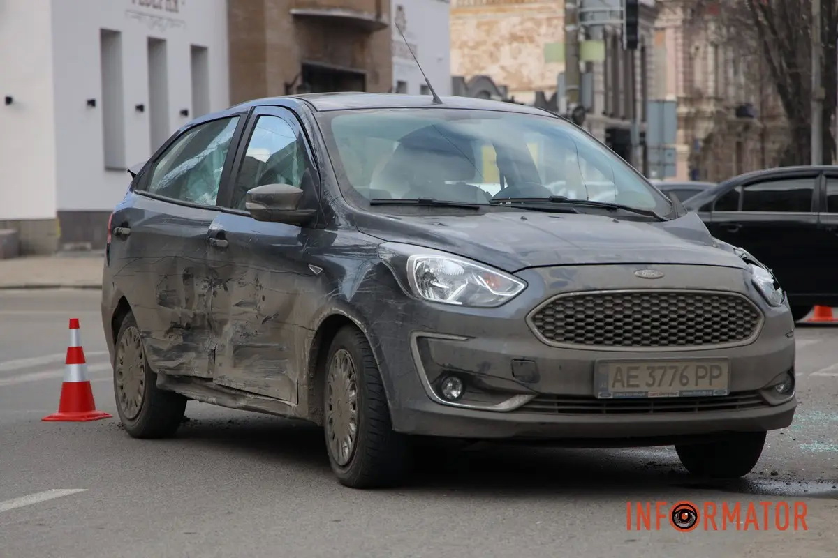        Ford  Chevrolet:  
