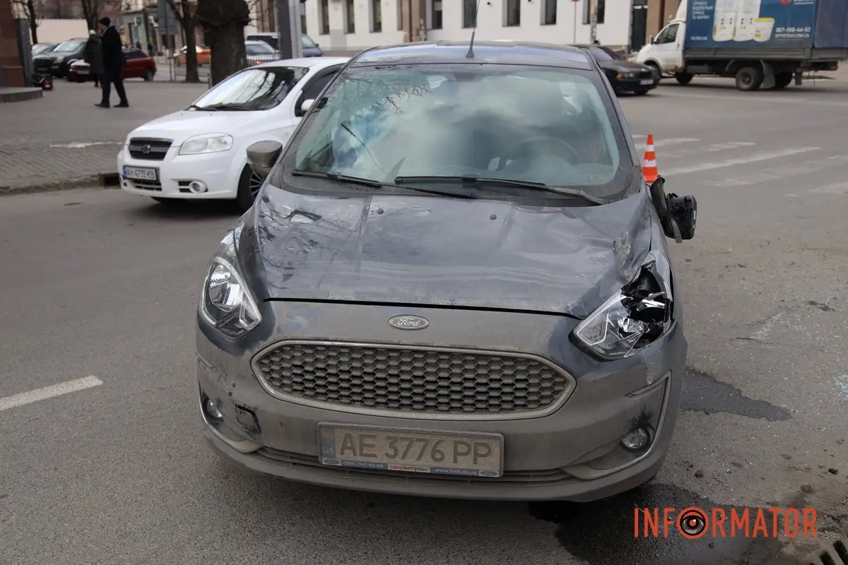        Ford  Chevrolet:  