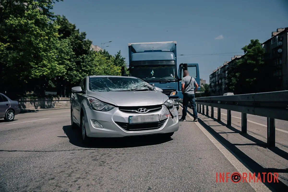      Hyundai    Mercedes
