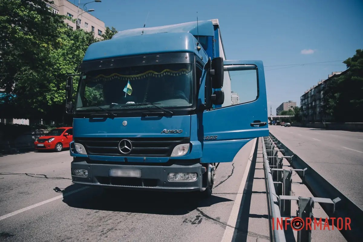      Hyundai    Mercedes