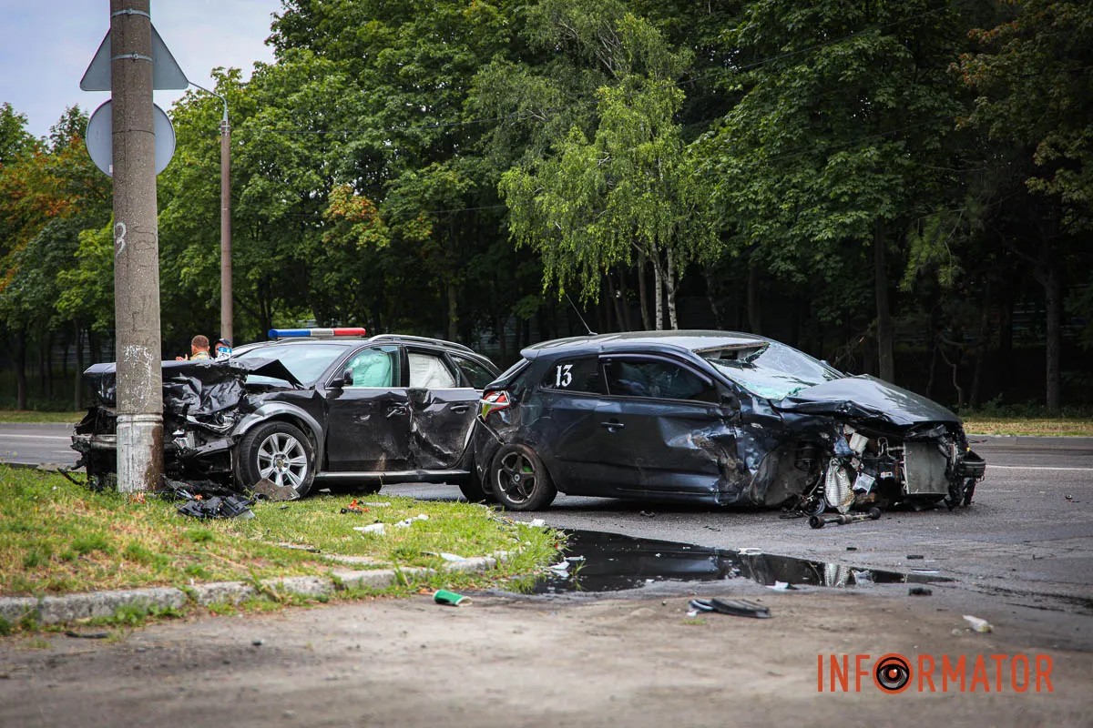         Audi   Kia    