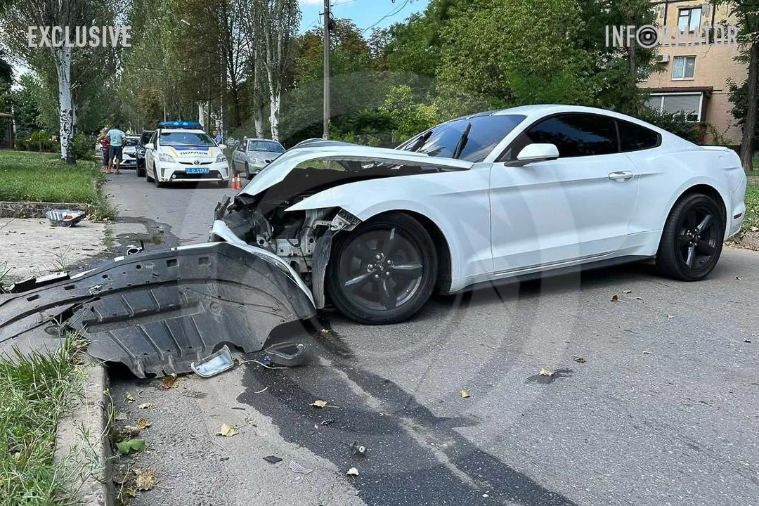      :    Ford Mustang  Chery