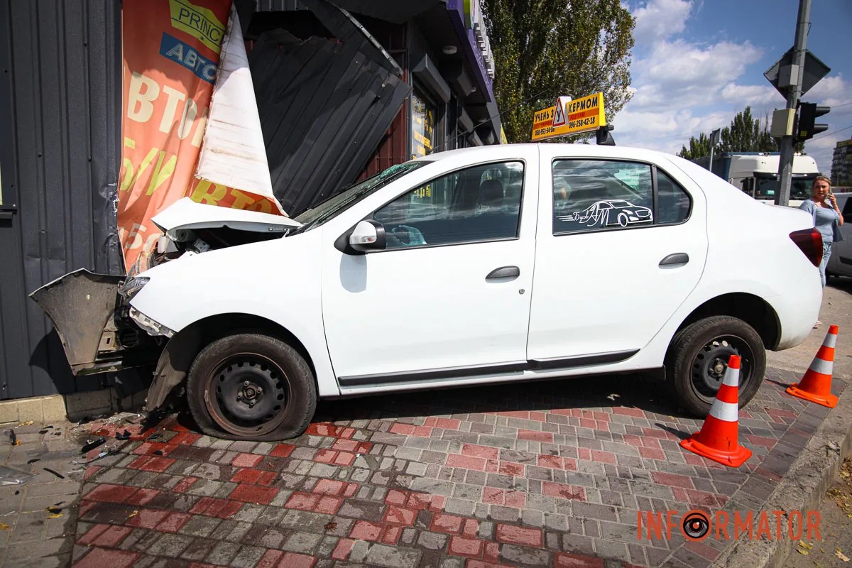      :      Renault     ( )