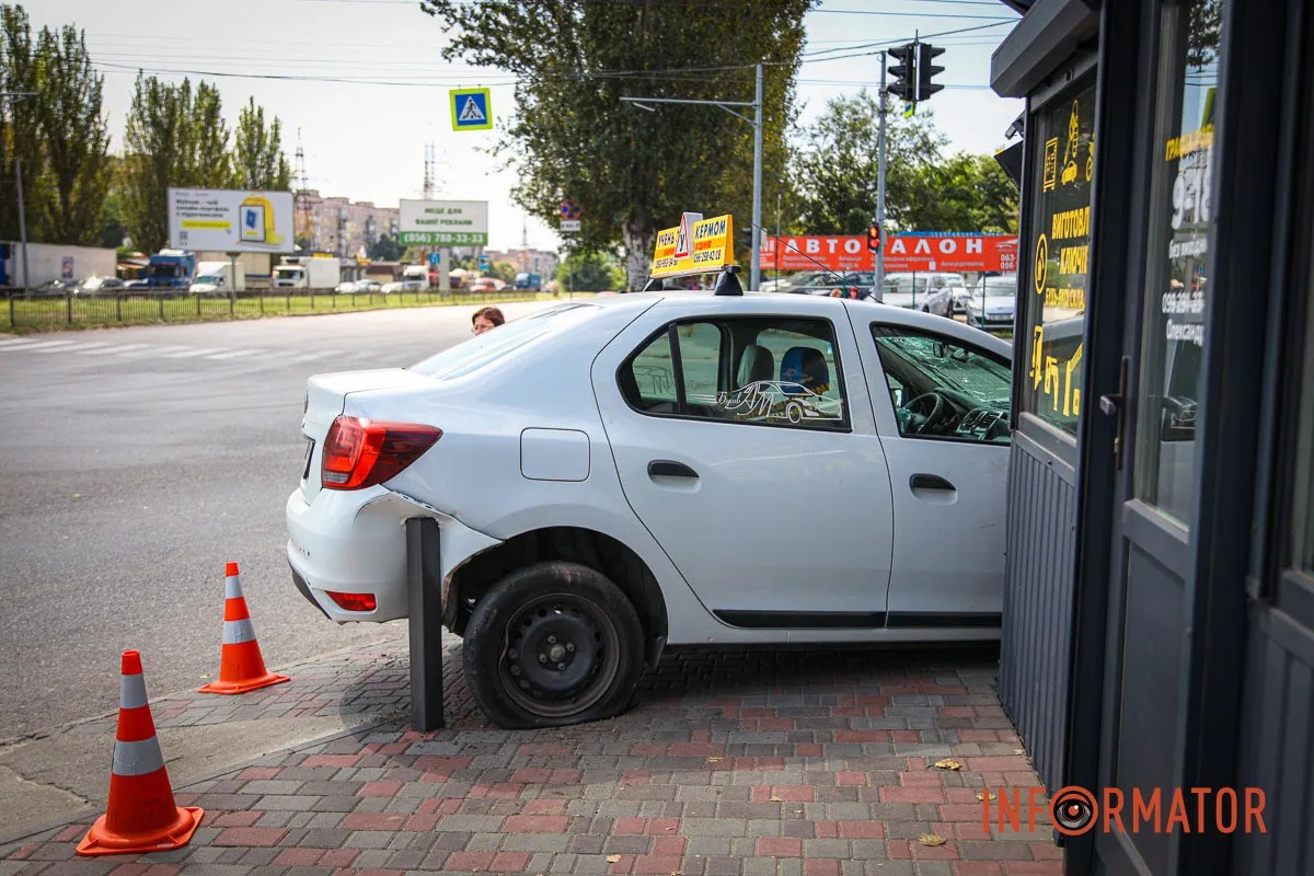      :      Renault     ( )