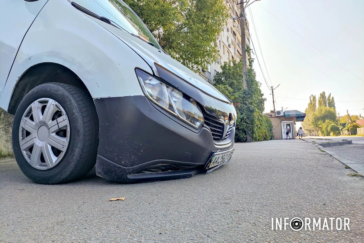      :     Renault   