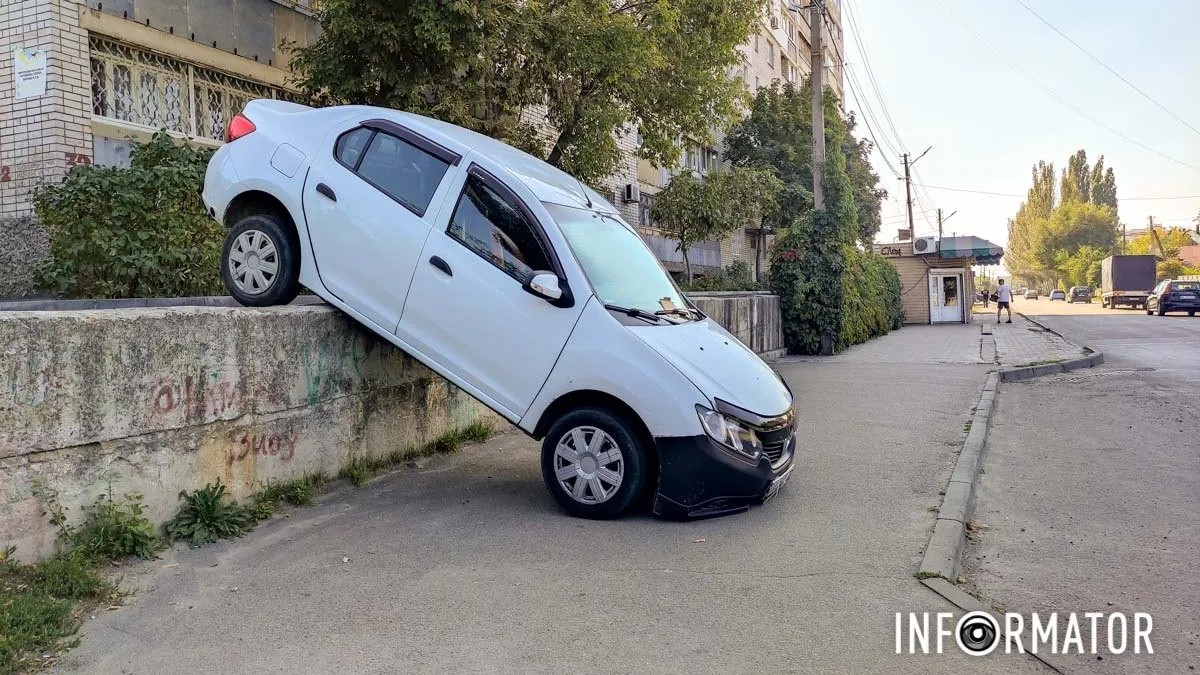      :     Renault   