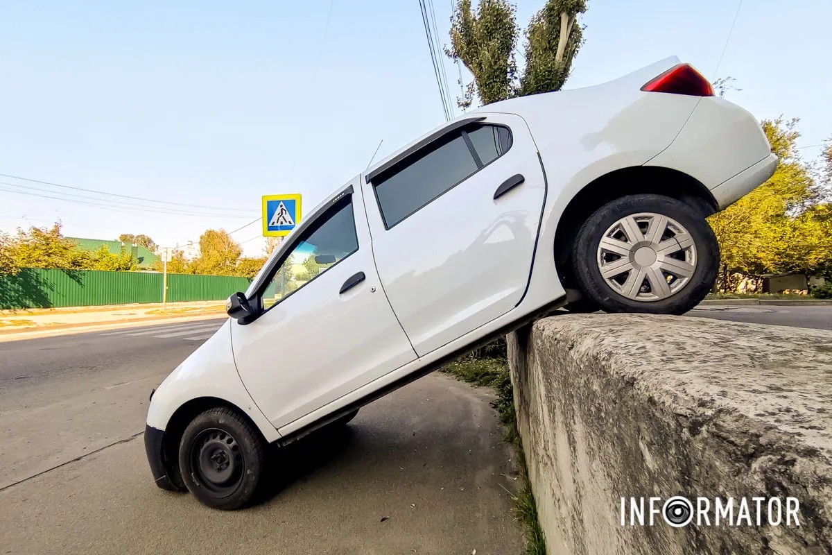      :     Renault   