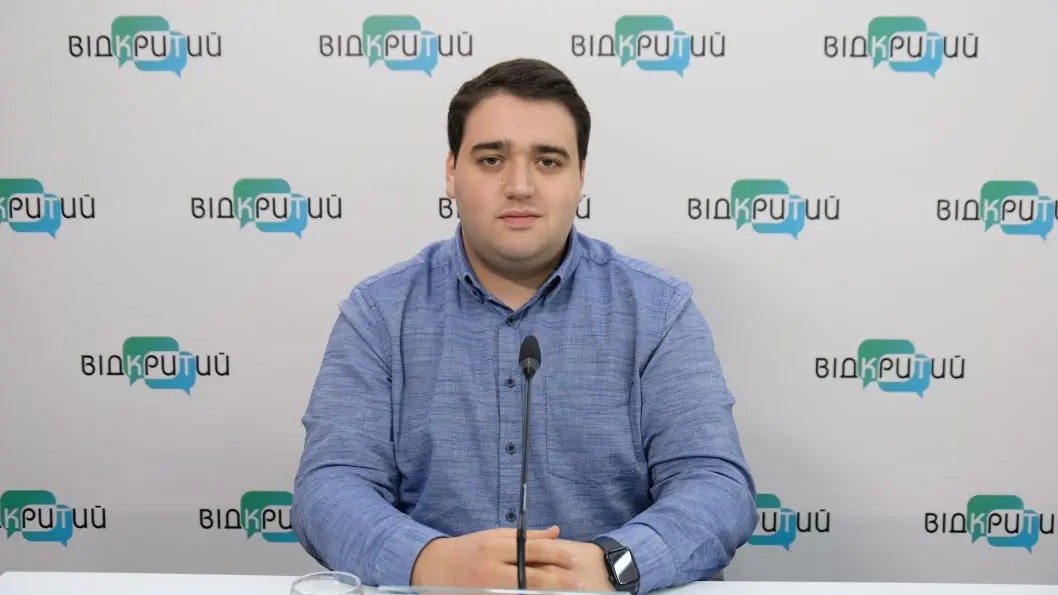 г  :      