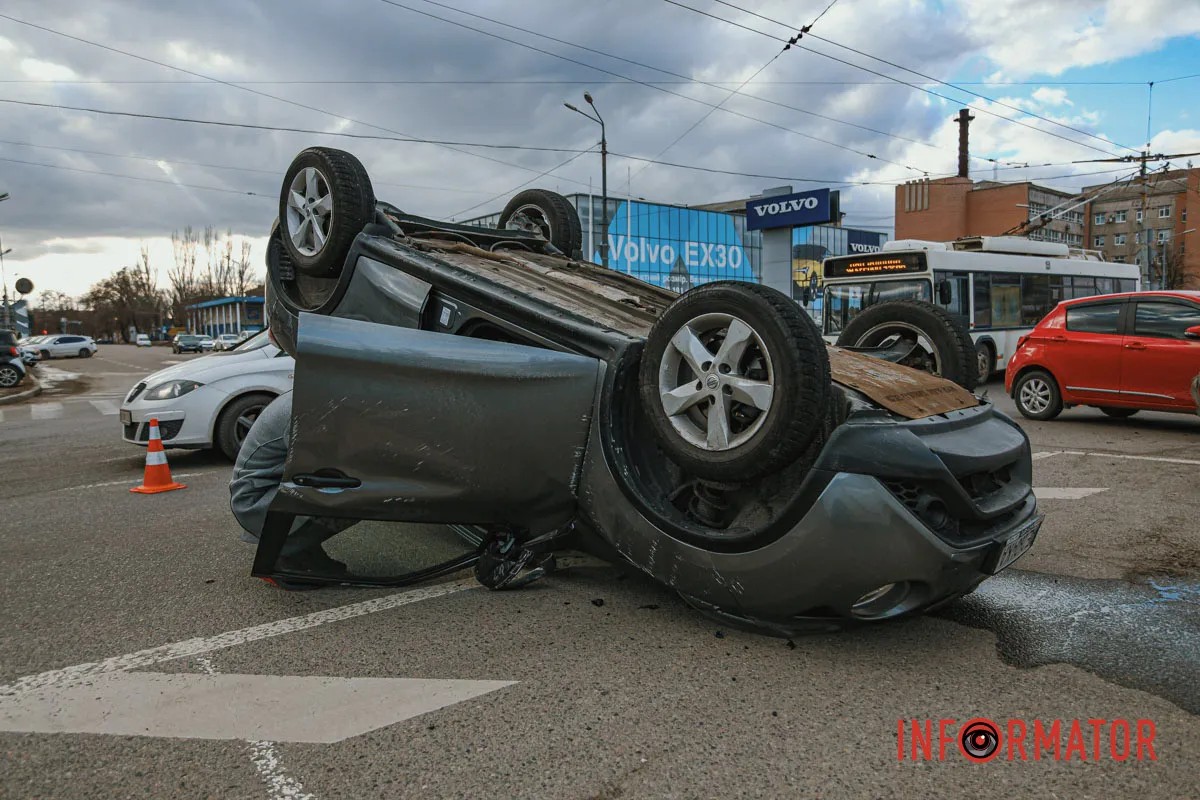     ѳ  Nissan   Toyota    :  