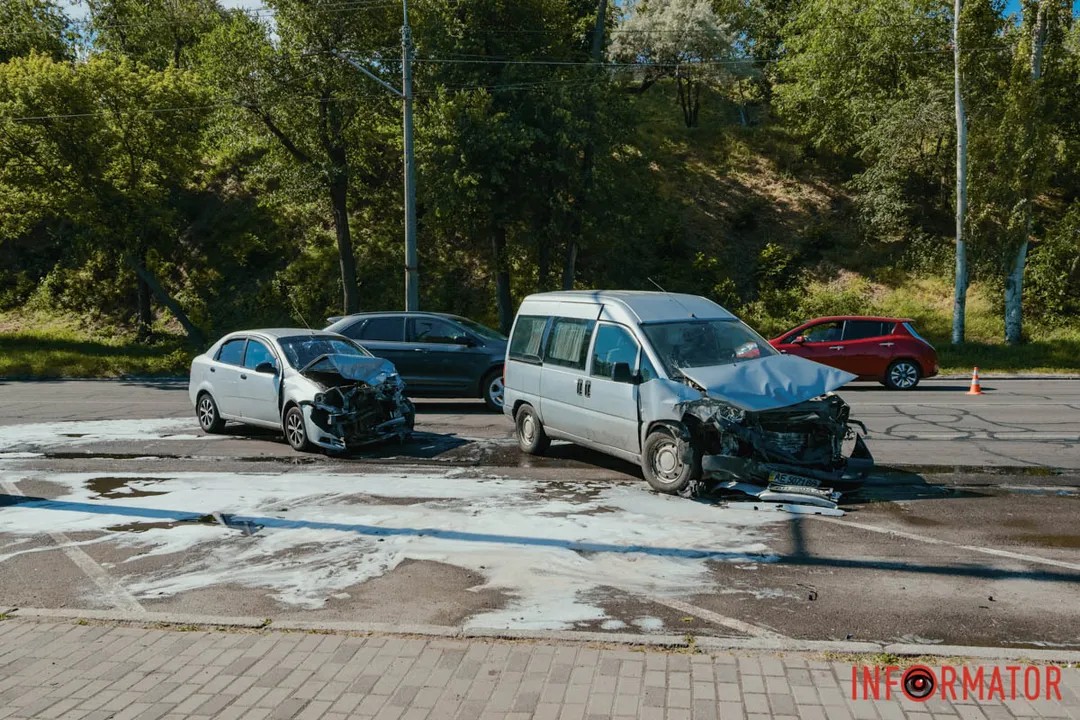     ѳ   Peugeot  Chevrolet:   ('  )