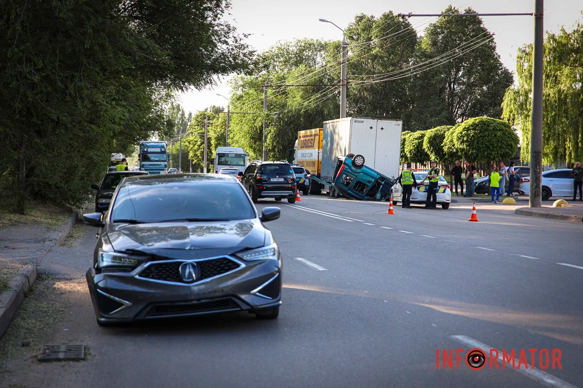        Renault   Acura,      Mercedes:  
