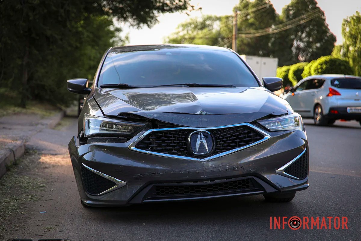        Renault   Acura,      Mercedes:  