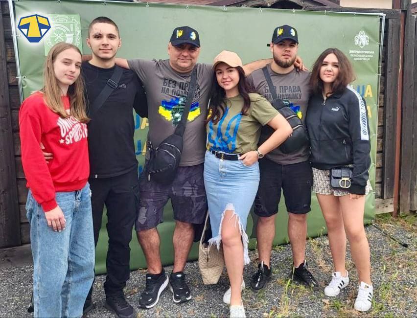  ϳ   UA      .