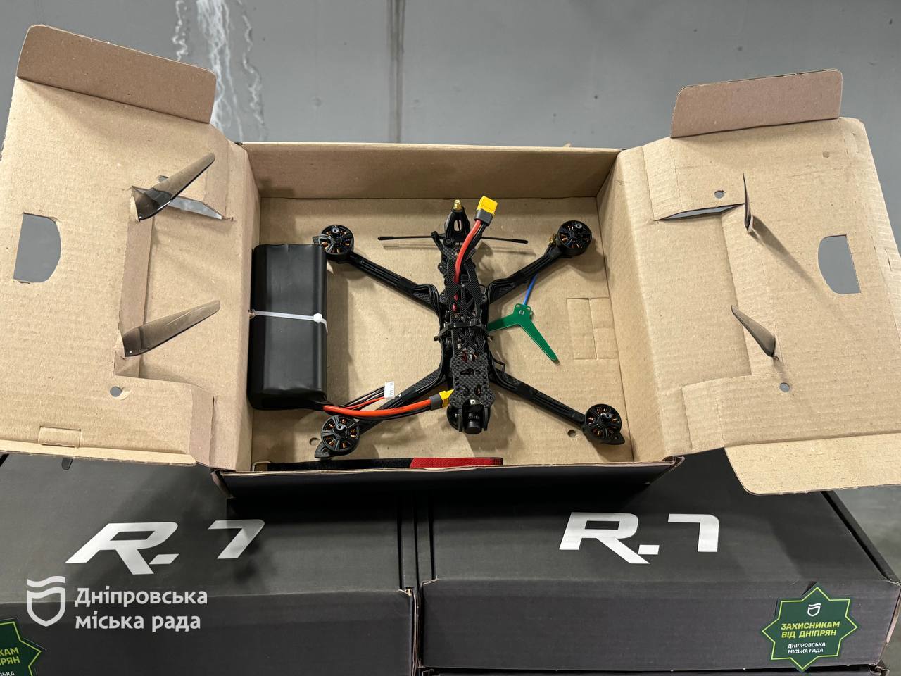  , FPV-, . ϳ          4  