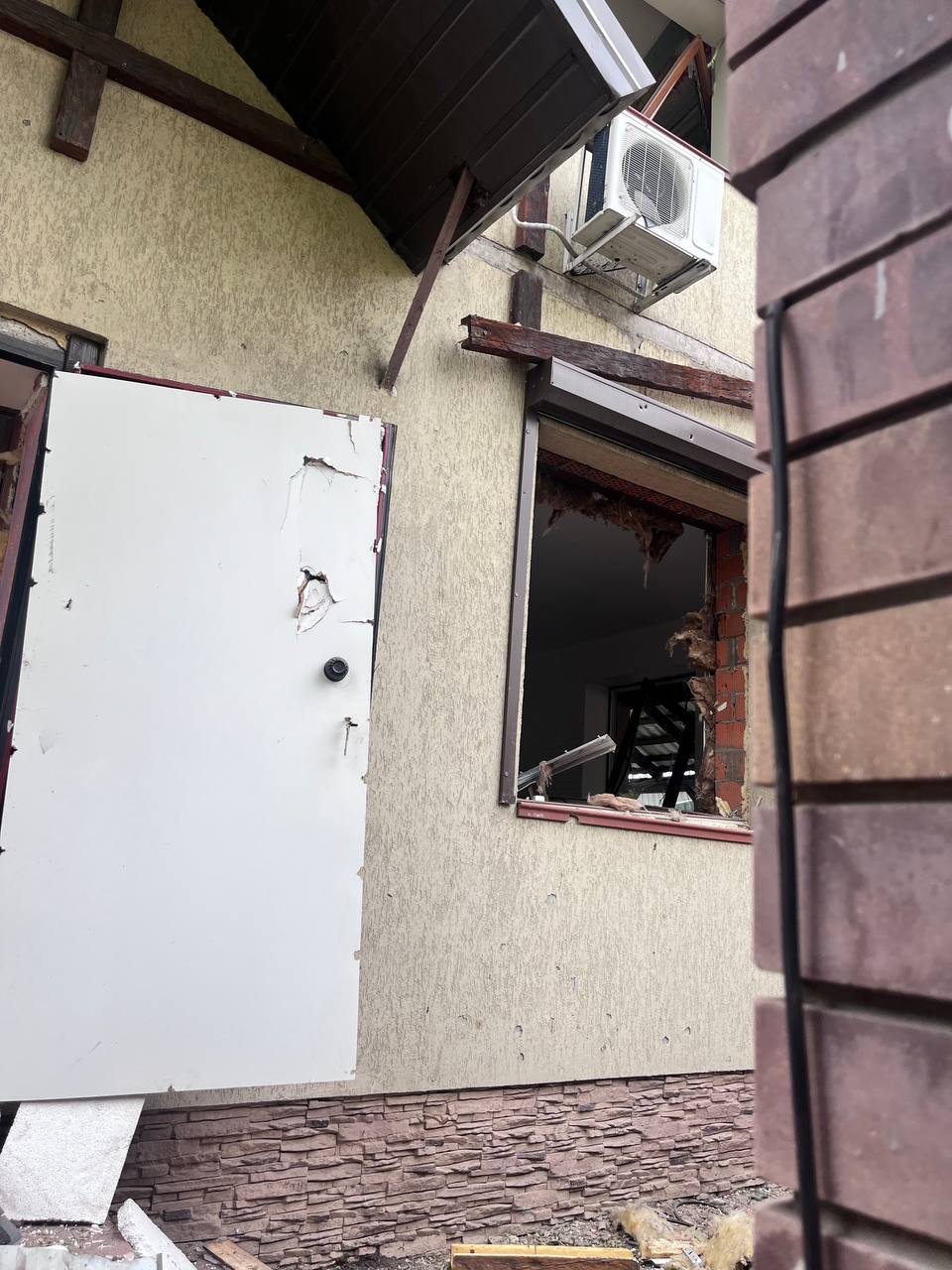     :  5   2 