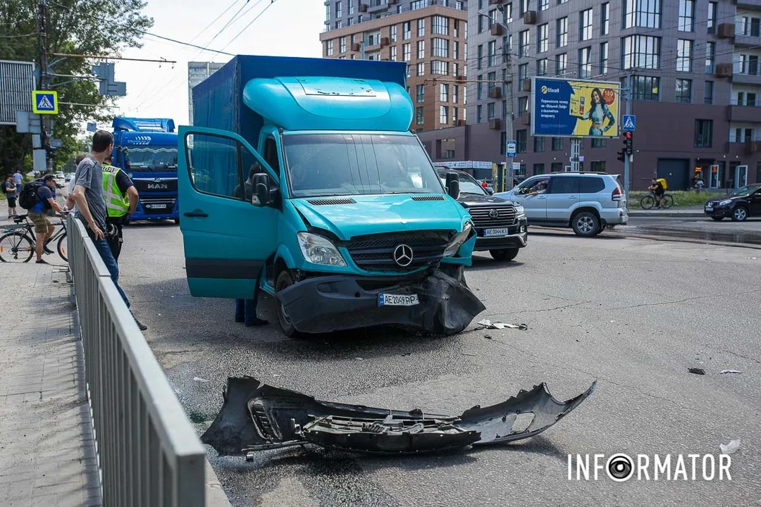       Hyundai      Mercedes:  