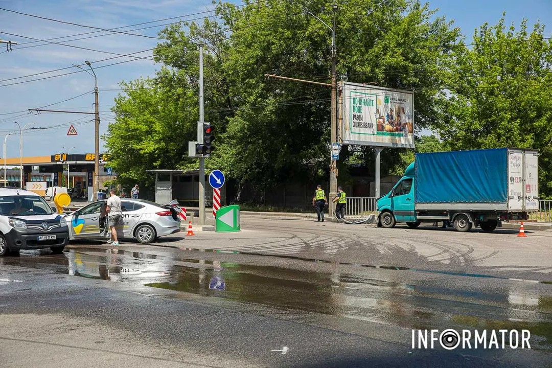       Hyundai      Mercedes:  