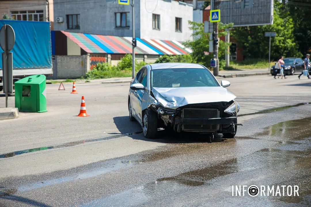       Hyundai      Mercedes:  