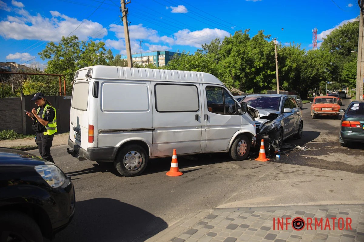      ĳ Mercedes   Ford:  ,  