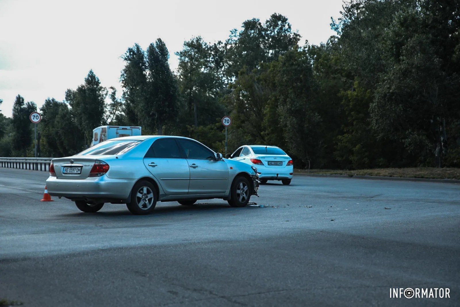    :      Toyota   Mercedes   