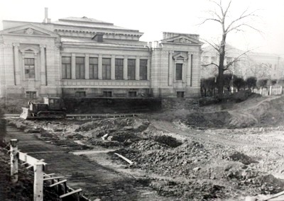     1960-   :  