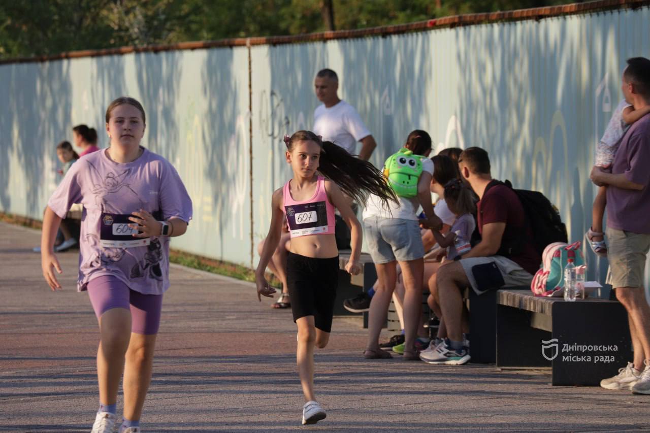   300 ,    .      10k Night Run 2024