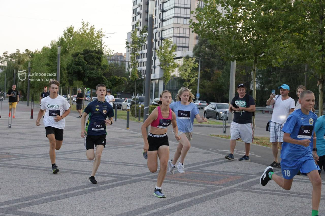   300 ,    .      10k Night Run 2024