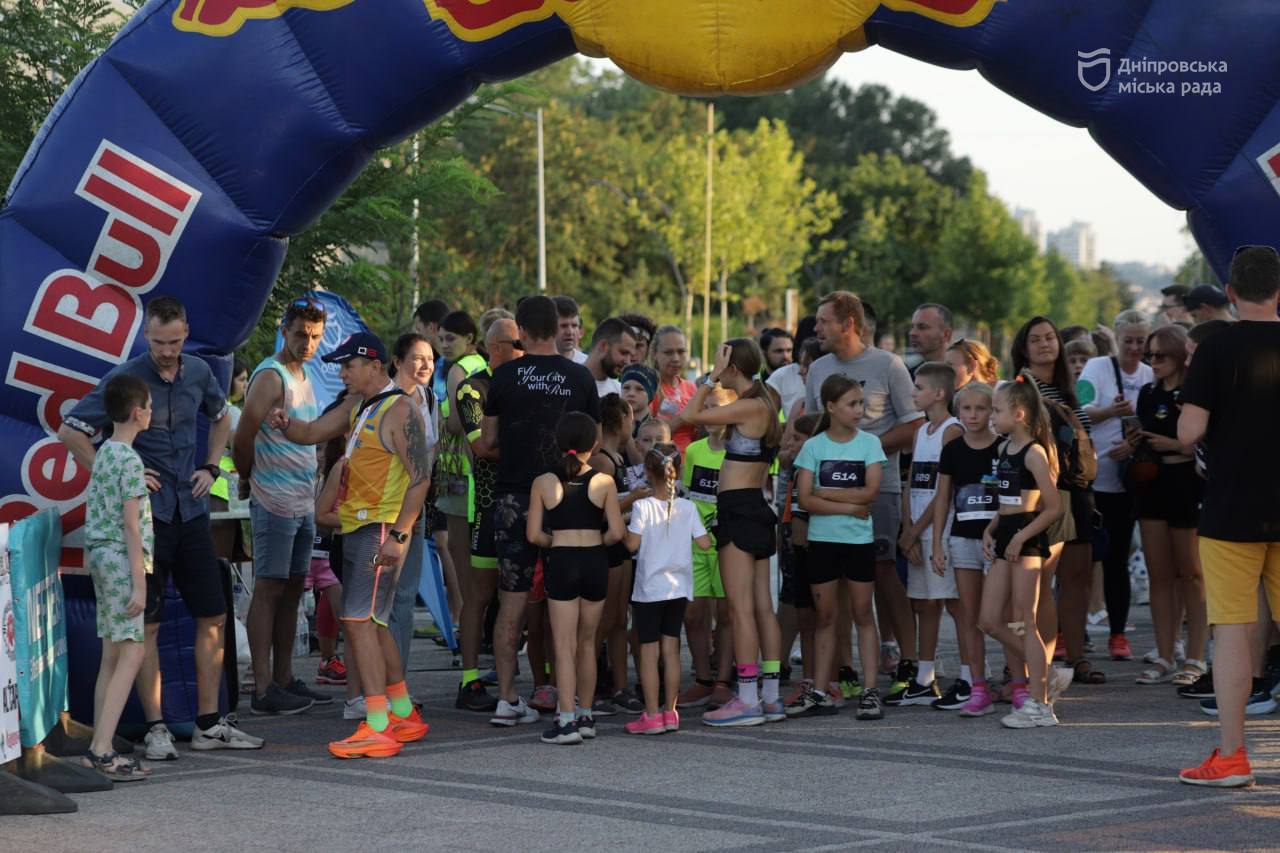   300 ,    .      10k Night Run 2024