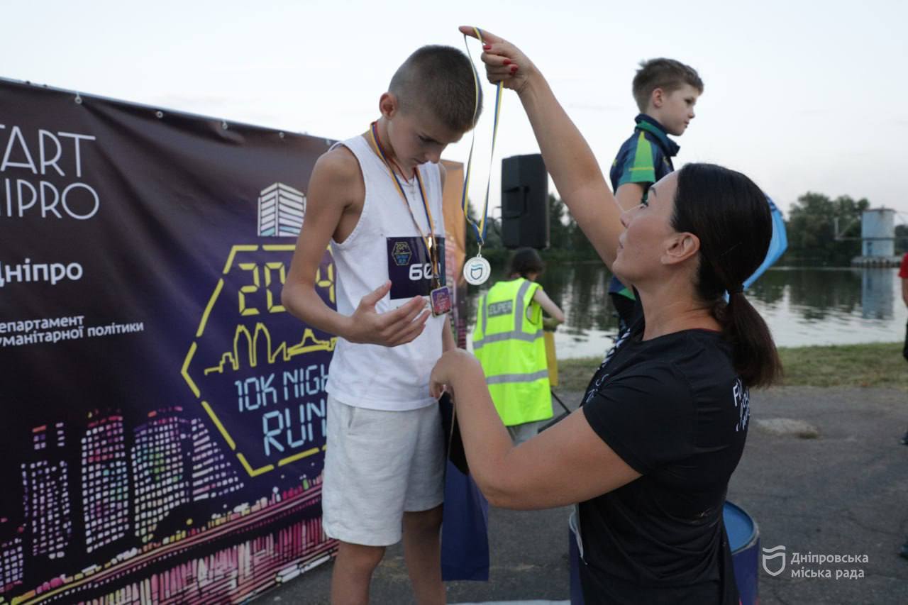   300 ,    .      10k Night Run 2024