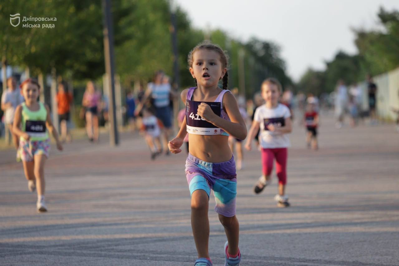   300 ,    .      10k Night Run 2024