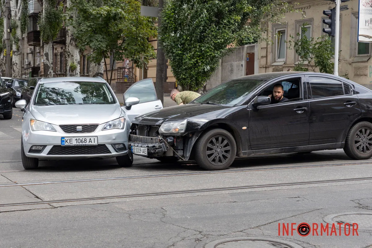         Seat  Mitsubishi:   5  
