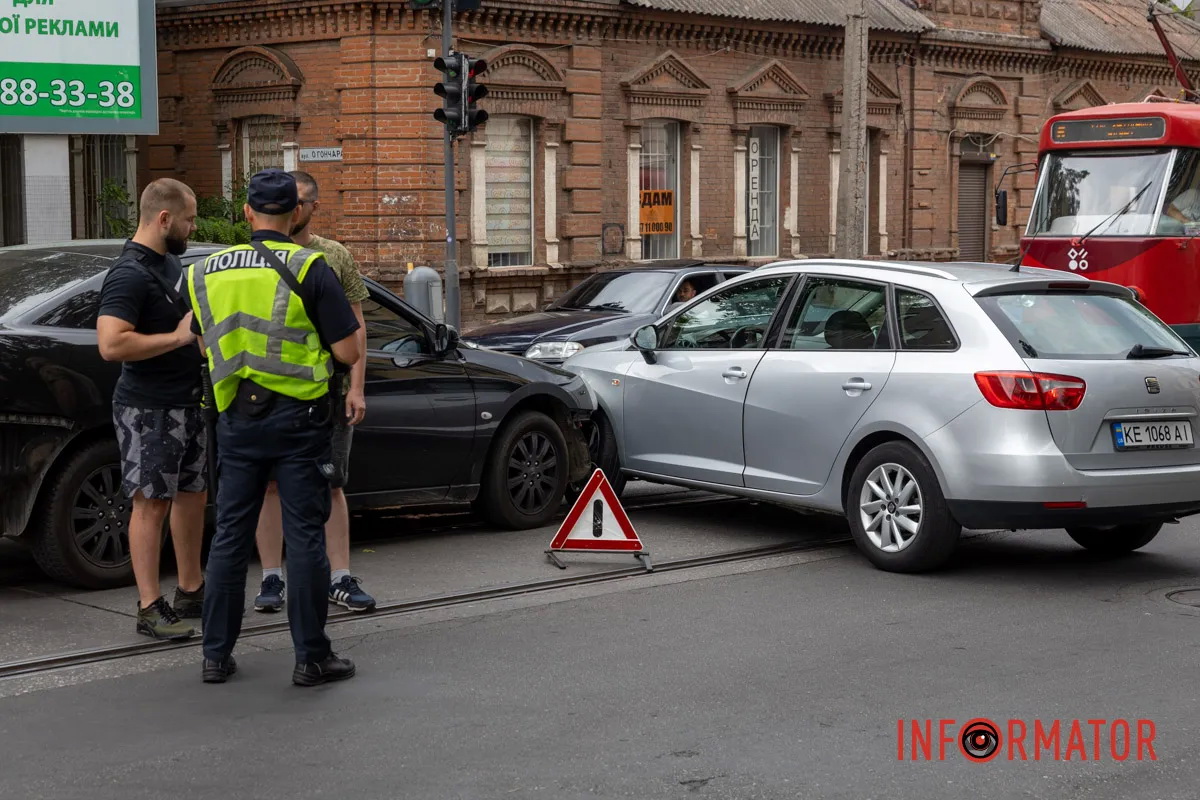         Seat  Mitsubishi:   5  