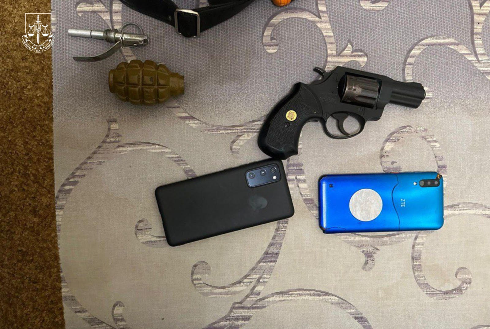     8   ,      