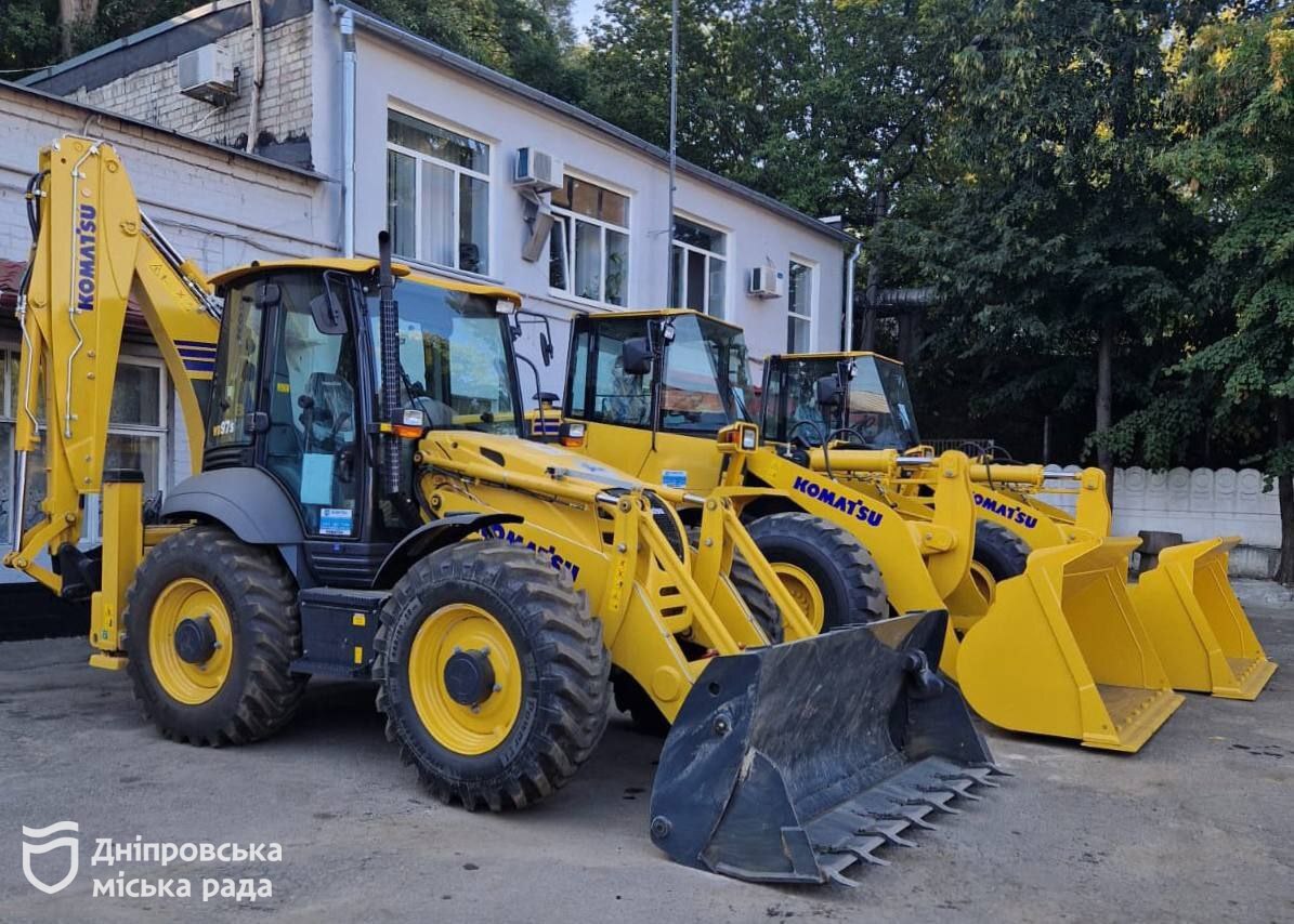      :        Komatsu