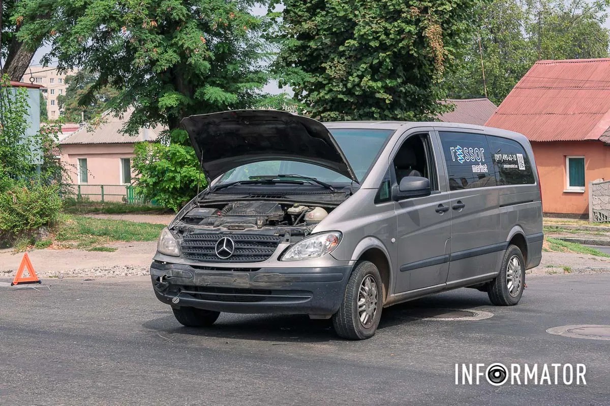       Ford  Mercedes:    