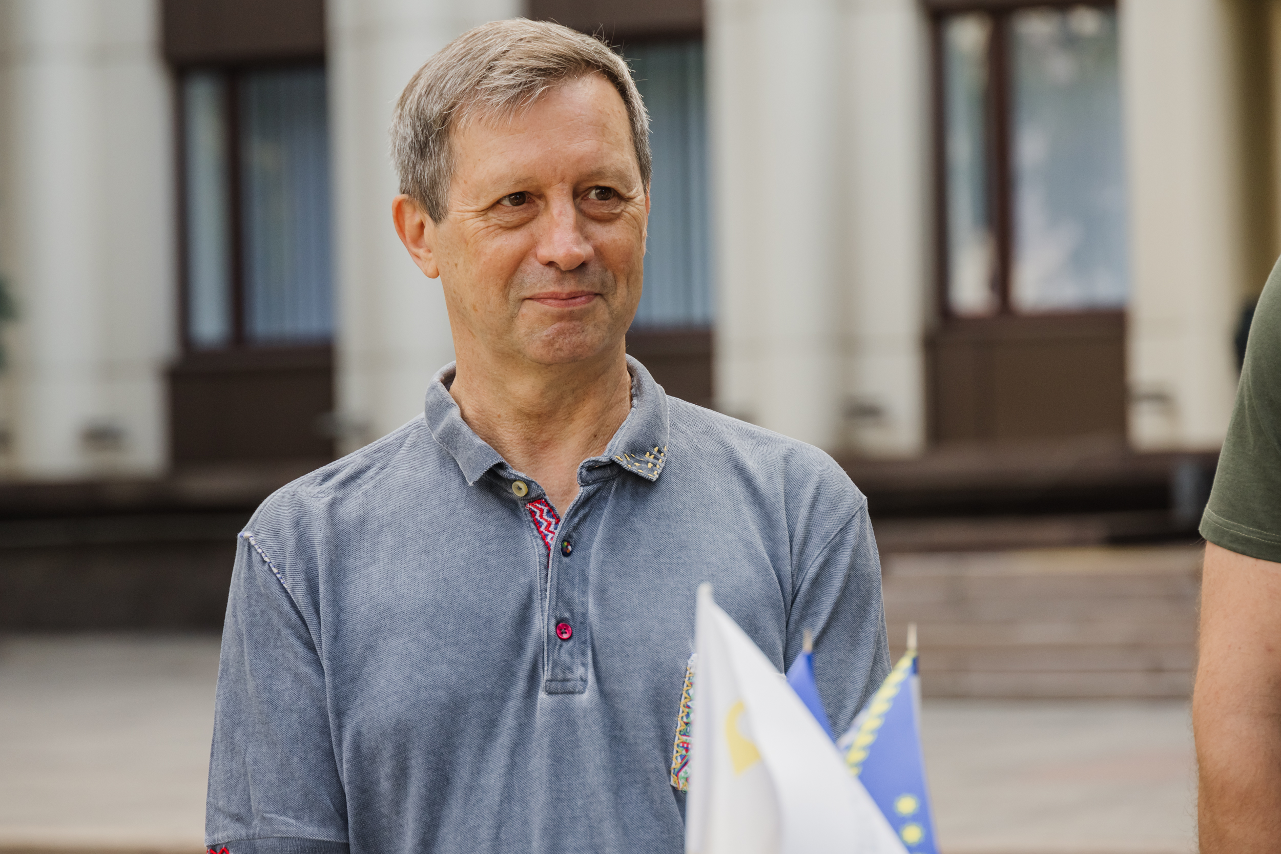    UA:    ,  33-   