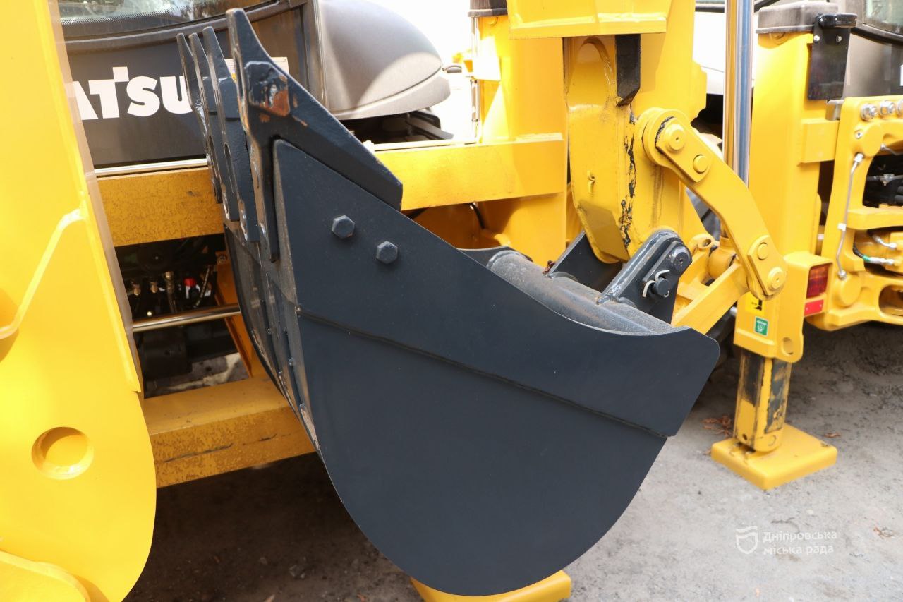  ʼ  Komatsu    .        