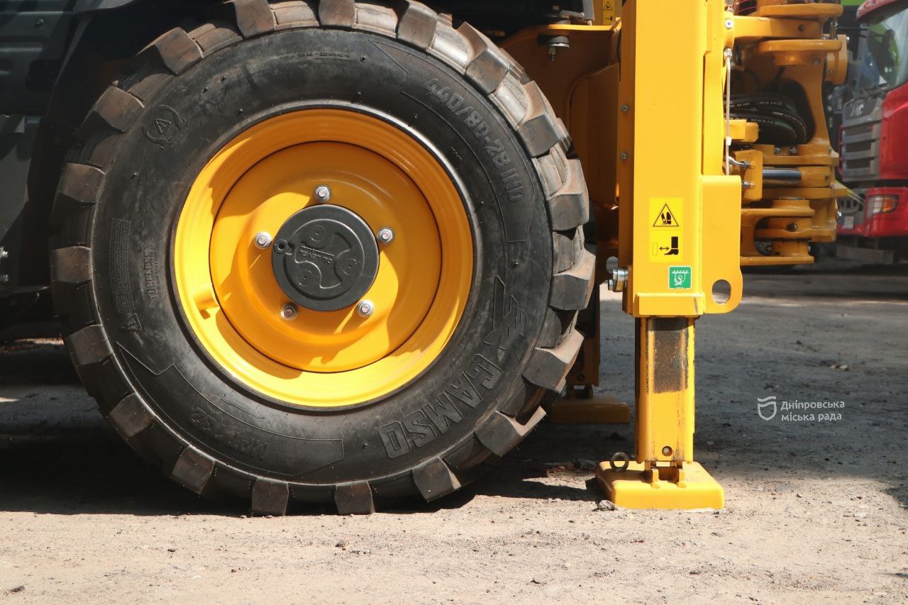  ʼ  Komatsu    .        