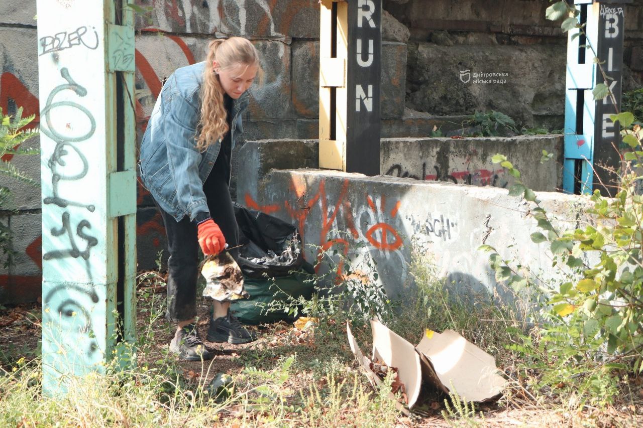  50 , 40   .       World Cleanup Day