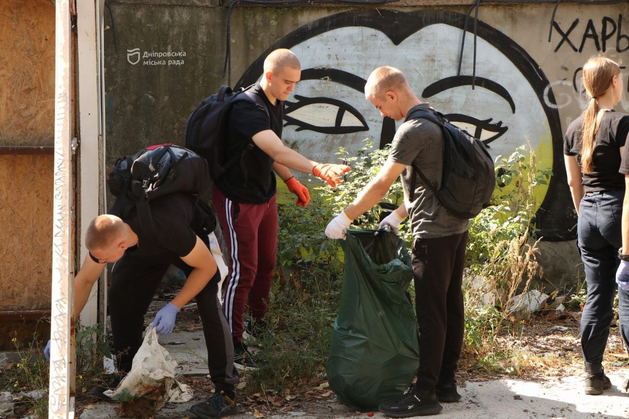  50 , 40   .       World Cleanup Day