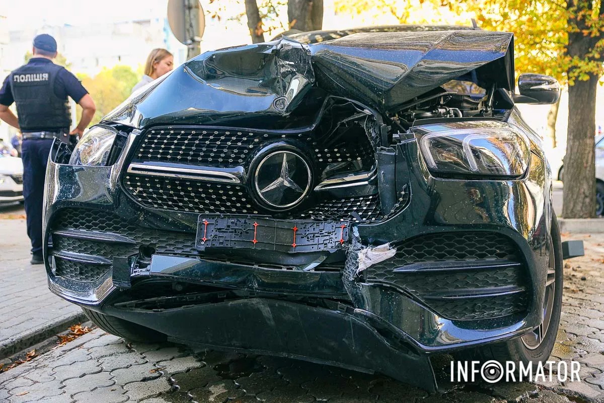      Mercedes    :   