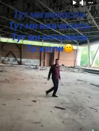        ,     