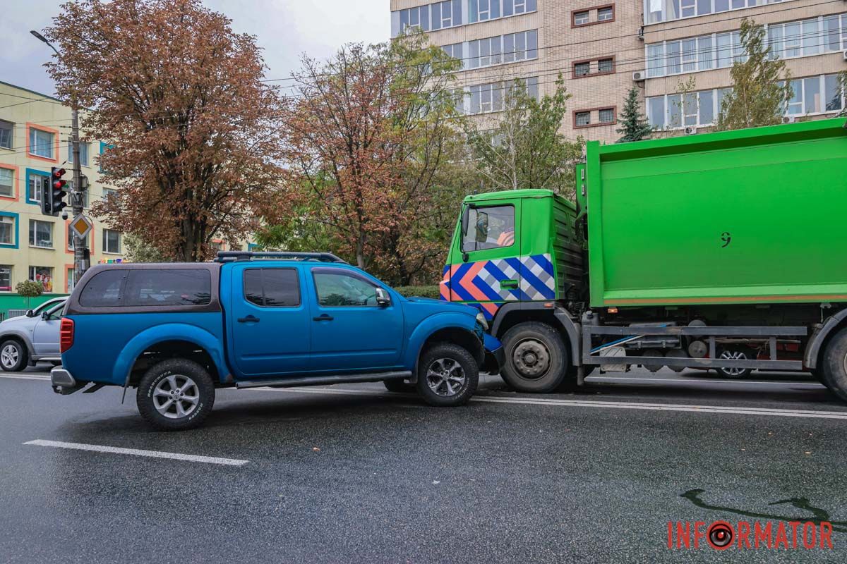     ѳ   Nissan  