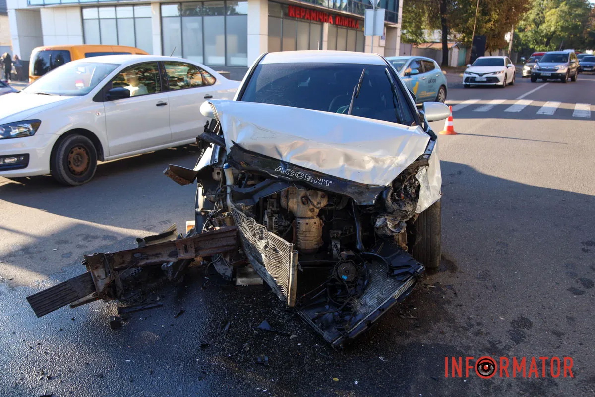       Hyundai   Lexus:   