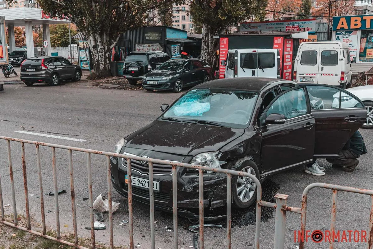          Mercedes, Toyota   (³ )